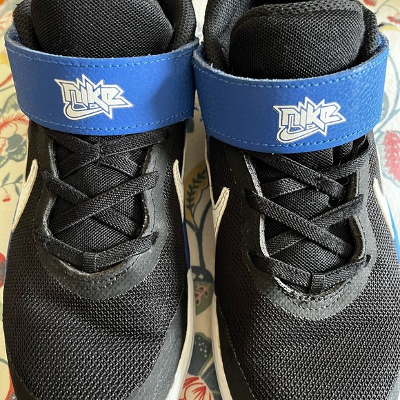 Nike Team Hustle youth sneakers - Picture 10 of 13